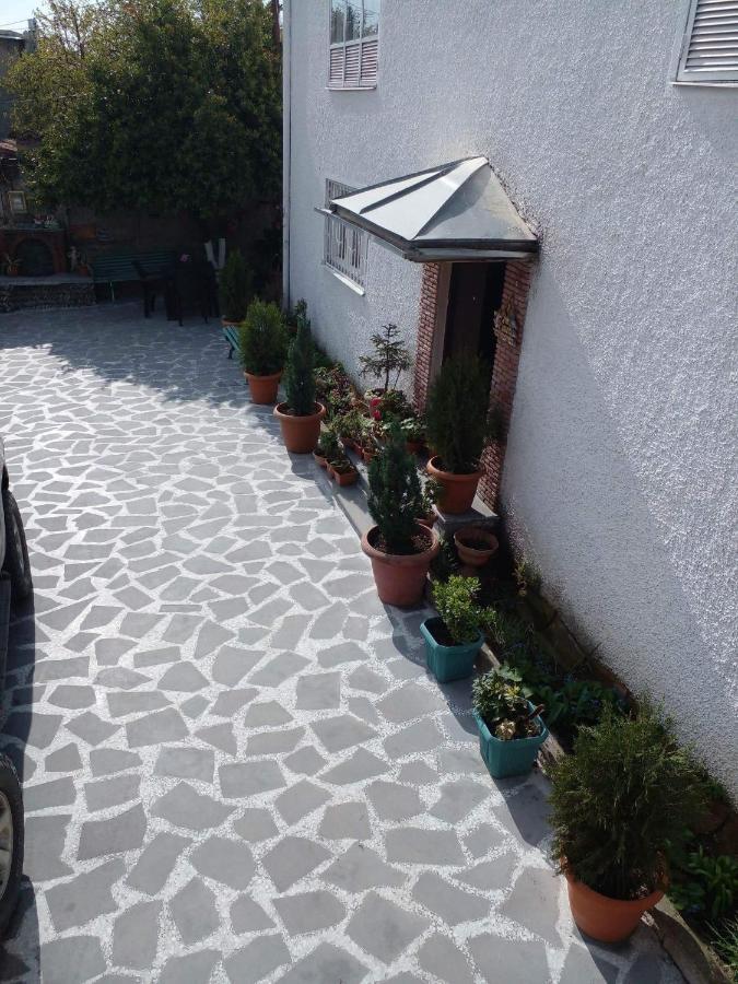 Guesthouse Giorgi Telavi Exterior photo