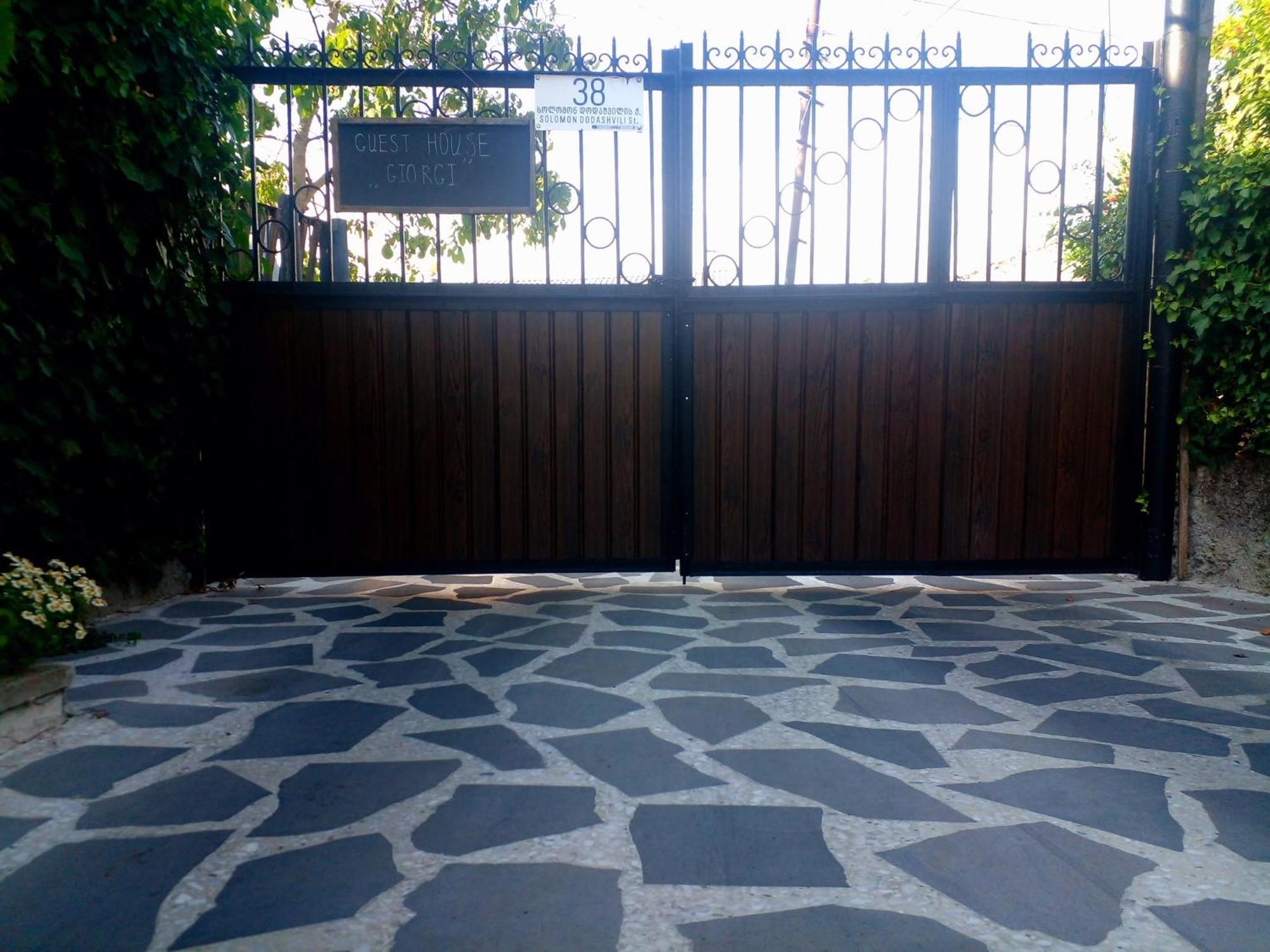 Guesthouse Giorgi Telavi Exterior photo