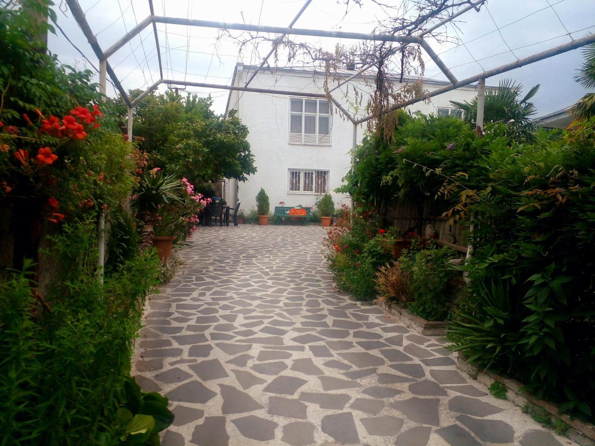 Guesthouse Giorgi Telavi Exterior photo