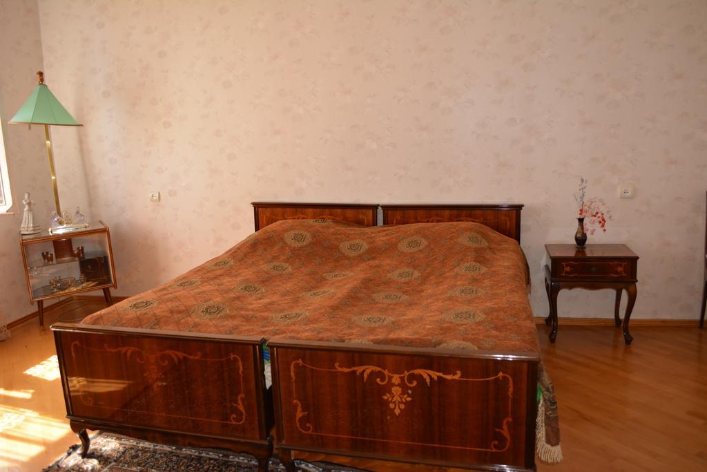Guesthouse Giorgi Telavi Exterior photo